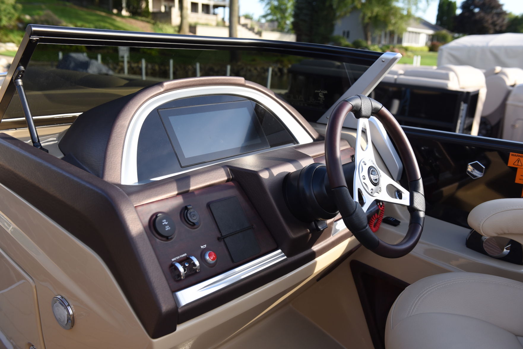 South Bay 25 Sport RS9 DC Helm